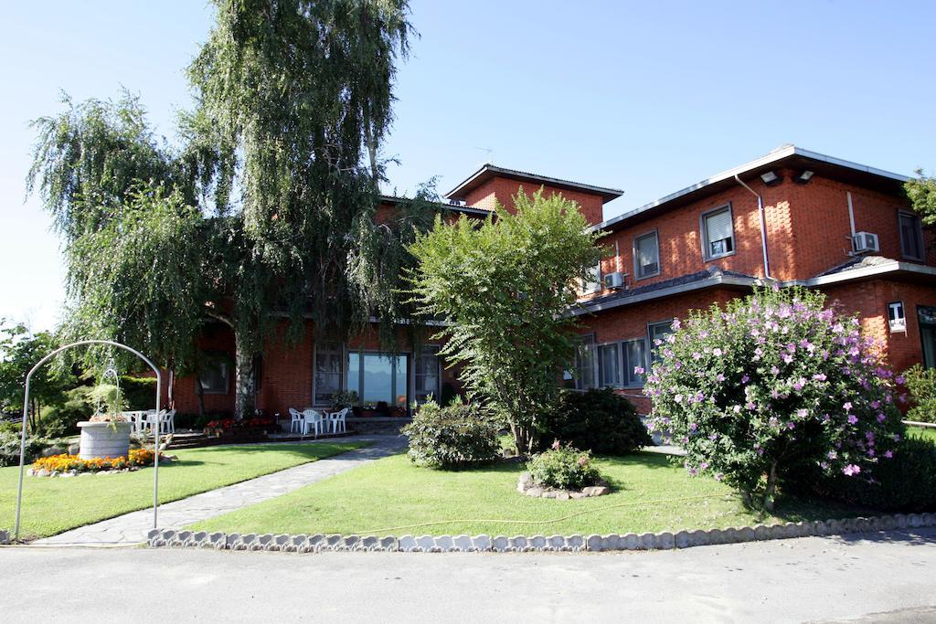 Hotel Ristorante Paladini Carisio Eksteriør bilde